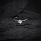 Anillo de compromiso con moissanita de .50ct con certificado GRA elaborado en plata .925