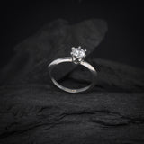 Anillo de compromiso con moissanita de .50ct con certificado GRA elaborado en plata .925