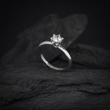 Anillo de compromiso con diamante de laboratorio de .50ct con certificado IGI elaborado en plata .925