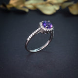 Anillo de compromiso con amatista natural de 1.0ct corte brillante y 32 diamantes naturales laterales elaborado en oro blanco de 14k