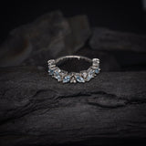 Media churumbela con topacios y 9 diamantes naturales elaborada en oro blanco de 14k