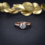 Anillo de compromiso con diamante de laboratorio de 1.0ct corte brillante con certificado IGI y 12 zafiros naturales elaborado en oro rosa de 14k