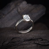 Anillo de compromiso con diamante natural central de 1.0ct corte oval con certificación GIA elaborado en oro blanco de 14k
