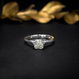 Anillo de compromiso con diamante natural central de 1.0ct corte cushion con certificación GIA y 12 diamantes naturales laterales en oro blanco de 14k