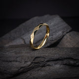 Argolla de matrimonio confort sólida de 3mm con incrustación de .02ct de diamantes naturales elaborada en oro amarillo de 18k