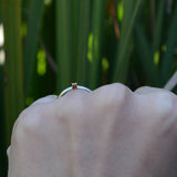 Anillo de compromiso con diamante natural de .03ct elaborado en oro combinado de 14 kilates