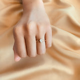 Anillo de compromiso con diamante natural central de .40ct corte gota con certificación GIA elaborado en oro amarillo de 14k