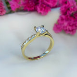Anillo de compromiso con diamante natural central de .50ct con certificación GIA y 10 diamantes naturales laterales oro amarillo de 18 kilates