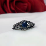 Anillo de compromiso con zafiro natural de .84ct corte oval elaborado en oro de 14k