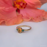 Anillo de compromiso con ópalo natural elaborado en oro amarillo de 14k