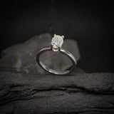 Anillo de compromiso con diamante natural de .60ct con certificación GIA elaborado en oro blanco de 14 kilates