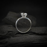 Anillo de compromiso con moissanita de 1.0ct corte brillante con certificado GRA y cristales laterales elaborado en oro blanco de 14k