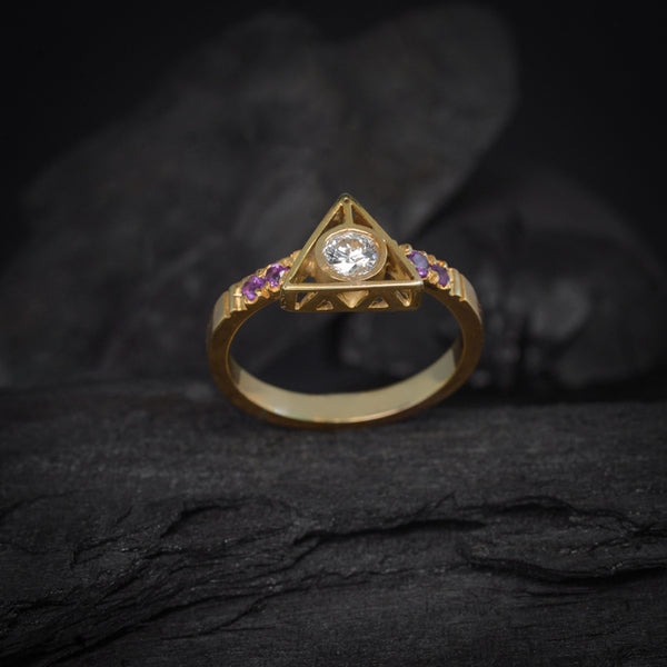 Anillo de compromiso "hp" con diamante natural de .25ct y 4 amatistas laterales elaborado en oro amarillo de 14 kilates