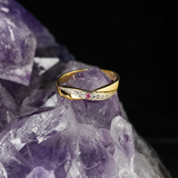 Par de argollas de matrimonio macizas de 6mm y 3mm con incrustación de diamantes y rubíes naturales elaboradas en oro amarillo y blanco de 10k