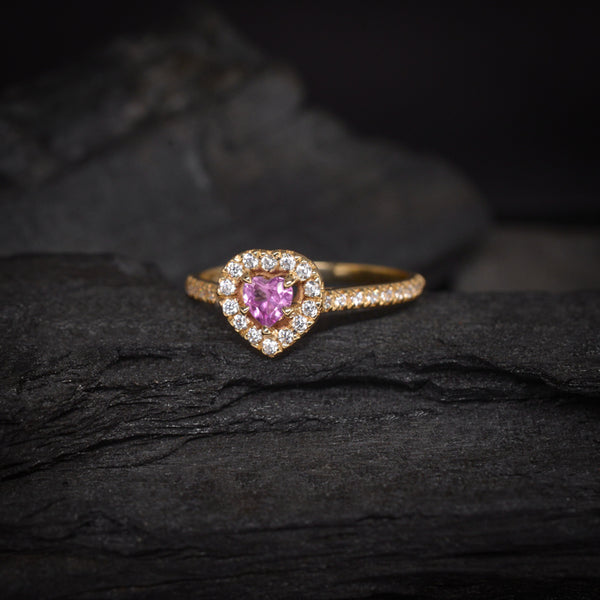 Anillo de compromiso con zafiro rosa natural y 34 diamantes laterales elaborado en oro amarillo de 14 kilates