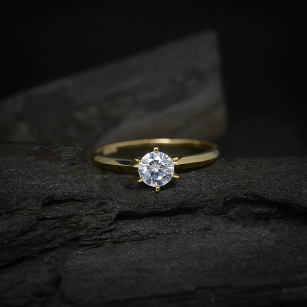 Anillo de compromiso con moissanita de .50ct corte brillante con certificado GRA elaborado en oro amarillo de 14k