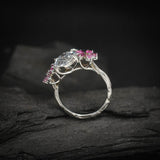 Anillo de compromiso con moissanita de 3.0ct corte oval con certificado GRA, zafiros naturales laterales elaborado en oro blanco de 14k