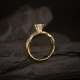 Anillo de compromiso con moissanita de .50ct corte marquise con certificado GRA y 8 diamantes naturales laterales elaborado en oro amarillo de 14 kilates