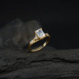 Anillo de compromiso con diamante natural de 1.0ct corte radiante con certificación GIA y 4 diamantes naturales elaborado en oro amarillo de 14k
