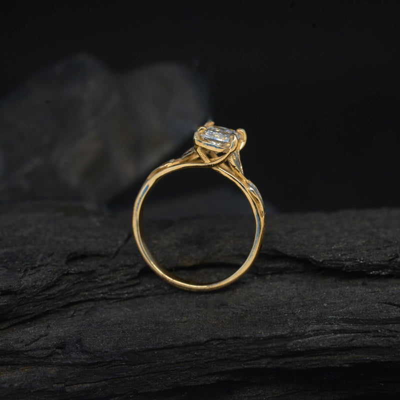 Anillo de compromiso con diamante natural de 1.0ct corte radiante con certificación GIA y 4 diamantes naturales elaborado en oro amarillo de 14k