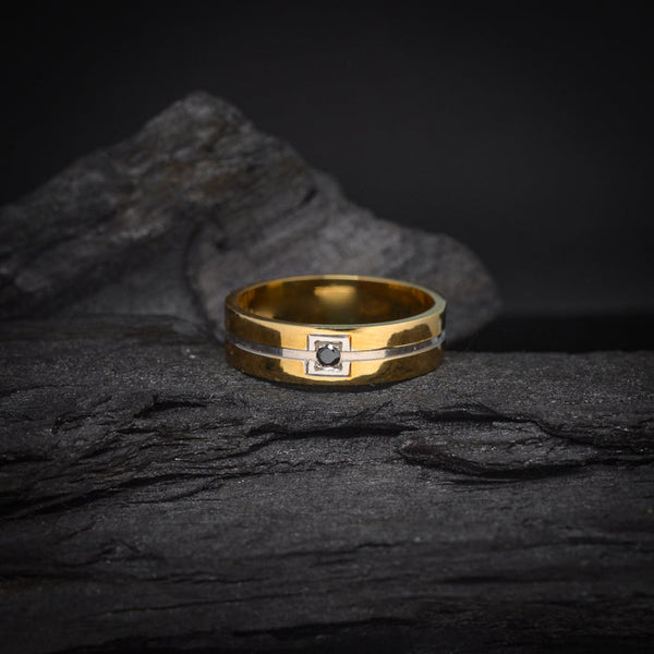 Par de argollas de matrimonio macizas de 5mm con incrustación de diamante negro natural de .015ct elaboradas en oro amarillo y blanco de 14 kilates