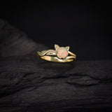 Anillo de compromiso con ópalo natural elaborado en oro amarillo de 14k