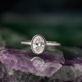 Anillo de compromiso con diamante de laboratorio de 1.0ct corte oval con certificado IGI elaborado en oro blanco de 14k