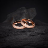 Par de argollas de matrimonio de 4mm macizas elaboradas en oro rosa de 10 kilates