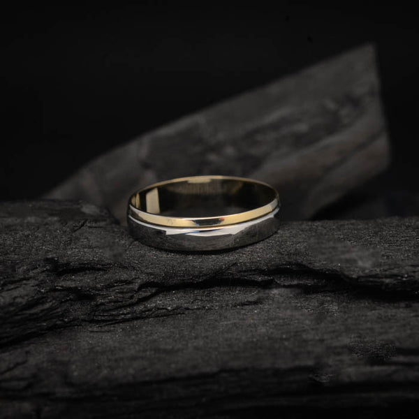 Argolla de matrimonio maciza de 4mm elaborada en oro amarillo y blanco 14k