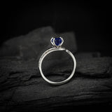 Anillo de compromiso con zafiro natural de .50ct AAA corte brillante y 20 diamantes naturales elaborado en oro blanco de 14k