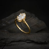 Anillo de compromiso con diamante de laboratorio de 1.5ct corte oval con certificado IGI elaborado en oro amarillo de 14k