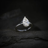 Anillo de compromiso con diamante de laboratorio de 2.0ct corte gota con certificado IGI elaborado en oro blanco de 14k