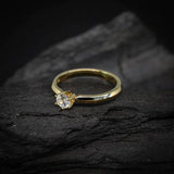 Anillo de compromiso con diamante natural de .20ct realizado en oro amarillo 14 kilates