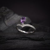 Anillo de compromiso con amatista natural y 9 diamantes laterales elaborado en oro blanco de 14k