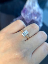 Anillo de compromiso con diamante natural central de 1.5ct corte radiante con certificación GIA elaborado en oro amarillo 14k
