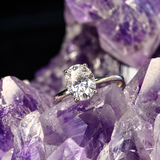 Anillo de compromiso con diamante de laboratorio de 1.5ct corte oval con certificado IGI elaborado en oro blanco de 14k