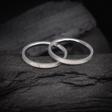 Par de argollas de matrimonio macizas de 2mm elaboradas en oro blanco de 10k