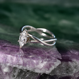 Anillo de compromiso con diamante natural de .50ct corte marquise con certificación GIA elaborado en oro blanco de 14k