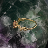 Anillo de compromiso con zafiro rosa natural de 1.0ct corte gota y 6 diamantes naturales elaborado oro amarillo de 14k