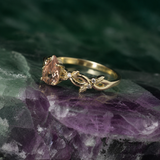 Anillo de compromiso con zafiro rosa natural de 1.0ct corte gota y 6 diamantes naturales elaborado oro amarillo de 14k
