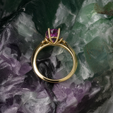 Anillo de compromiso con zafiro rosa natural de 1.0ct corte oval y 4 diamantes naturales elaborado oro amarillo de 14k
