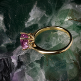 Anillo de compromiso con zafiro rosa natural de 1.0ct corte oval y 4 diamantes naturales elaborado oro amarillo de 14k