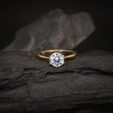 Anillo de compromiso con diamante de laboratorio central de 1.0ct con certificado IGI elaborado en oro amarillo de 14 kilates
