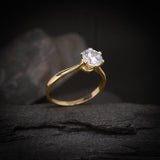 Anillo de compromiso con diamante de laboratorio central de 1.0ct con certificado IGI elaborado en oro amarillo de 14 kilates