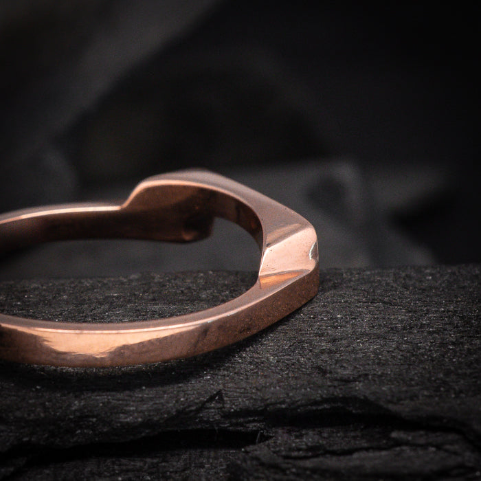 Complemento de anillo de compromiso elaborado en oro rosa de 14 kilates