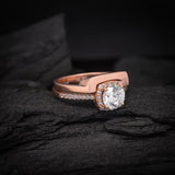 Complemento de anillo de compromiso elaborado en oro rosa de 14 kilates