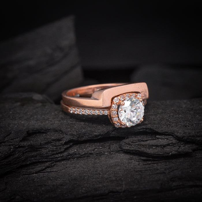 Complemento de anillo de compromiso elaborado en oro rosa de 14 kilates