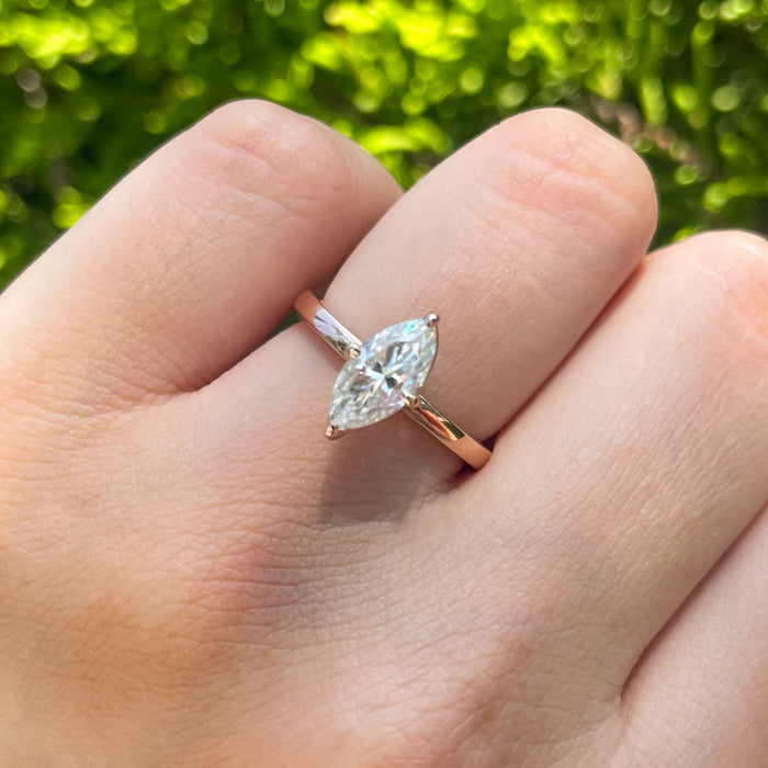 Anillo de compromiso con moissanita corte marquise de 1 quilate con certificado GRA realizado en oro rosa de 14 kilates