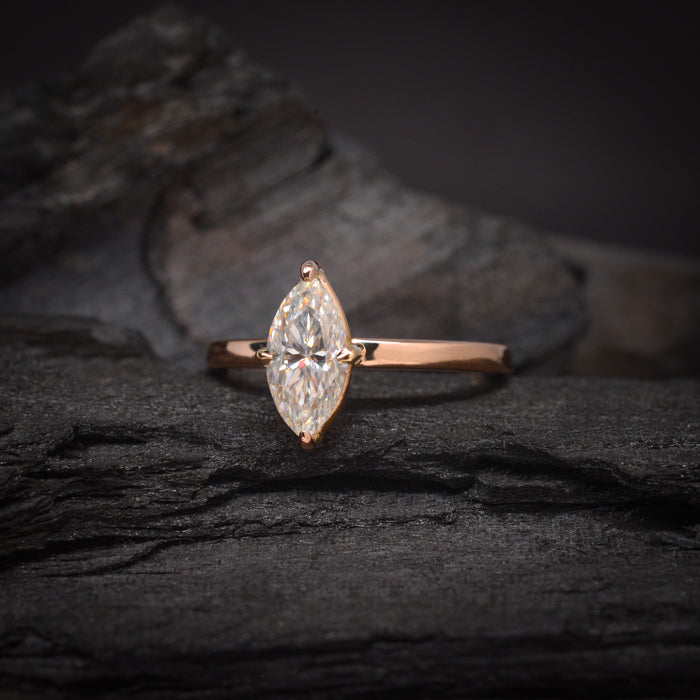 Anillo de compromiso con moissanita corte marquise de 1 quilate con certificado GRA realizado en oro rosa de 14 kilates