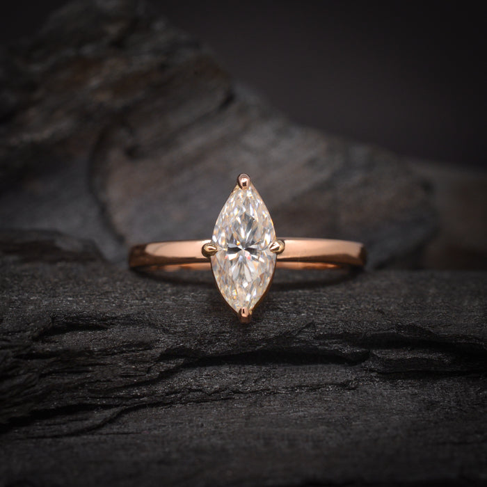 Anillo de compromiso con moissanita corte marquise de 1 quilate con certificado GRA realizado en oro rosa de 14 kilates